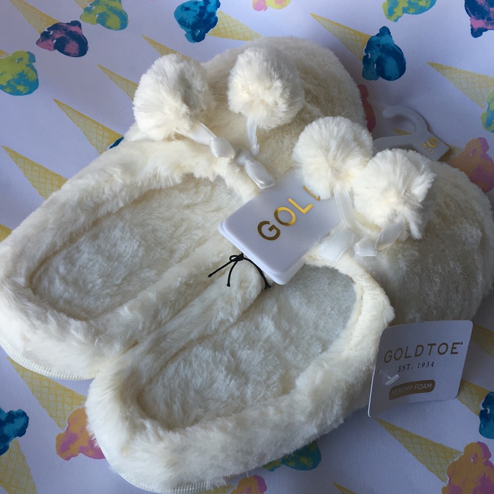 🍦XL Gold Toe NWT cream puff pom pom slippers 🍦 - Picture 3 of 8